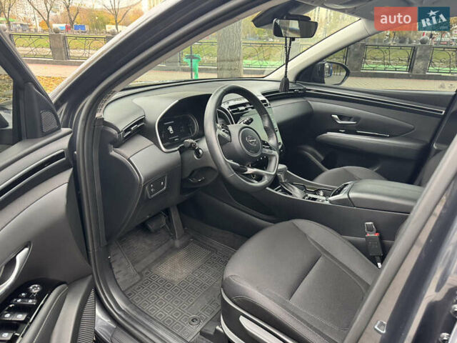 Серый Хендай Туксон, объемом двигателя 2 л и пробегом 18 тыс. км за 27500 $, фото 10 на Automoto.ua