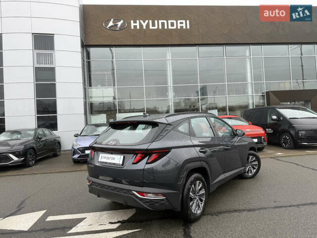 Серый Хендай Туксон, объемом двигателя 2 л и пробегом 11 тыс. км за 25200 $, фото 6 на Automoto.ua