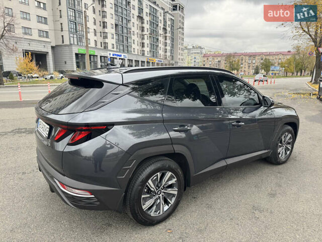 Серый Хендай Туксон, объемом двигателя 2 л и пробегом 18 тыс. км за 27500 $, фото 4 на Automoto.ua