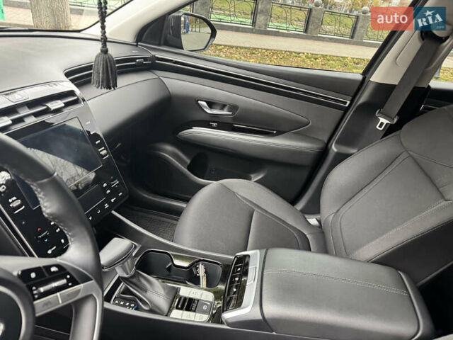 Серый Хендай Туксон, объемом двигателя 2 л и пробегом 18 тыс. км за 27500 $, фото 12 на Automoto.ua