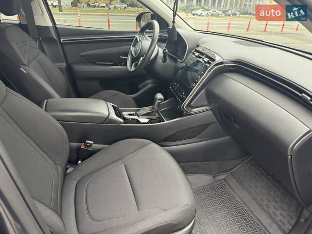 Серый Хендай Туксон, объемом двигателя 2 л и пробегом 18 тыс. км за 27500 $, фото 16 на Automoto.ua
