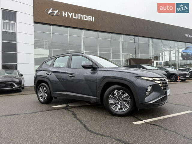 Серый Хендай Туксон, объемом двигателя 2 л и пробегом 11 тыс. км за 25200 $, фото 4 на Automoto.ua