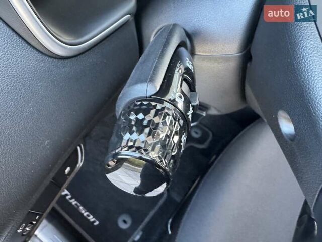 Серый Хендай Туксон, объемом двигателя 2 л и пробегом 37 тыс. км за 25000 $, фото 26 на Automoto.ua
