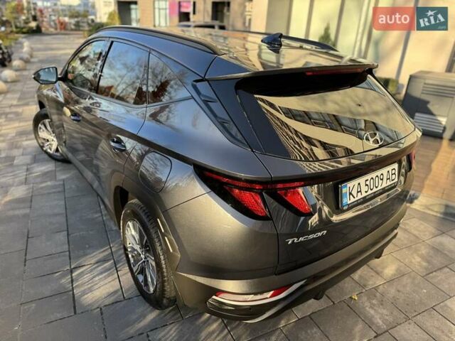 Серый Хендай Туксон, объемом двигателя 2 л и пробегом 37 тыс. км за 25000 $, фото 2 на Automoto.ua