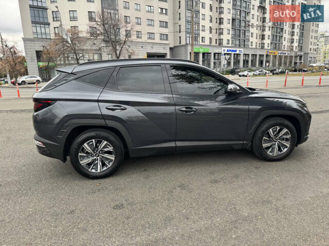 Серый Хендай Туксон, объемом двигателя 2 л и пробегом 18 тыс. км за 27500 $, фото 5 на Automoto.ua