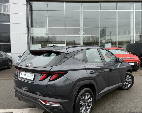 Серый Хендай Туксон, объемом двигателя 2 л и пробегом 11 тыс. км за 25200 $, фото 5 на Automoto.ua