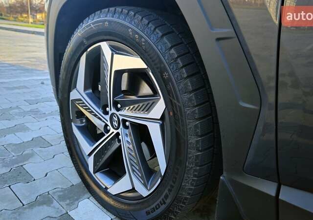 Серый Хендай Туксон, объемом двигателя 2 л и пробегом 19 тыс. км за 32900 $, фото 16 на Automoto.ua