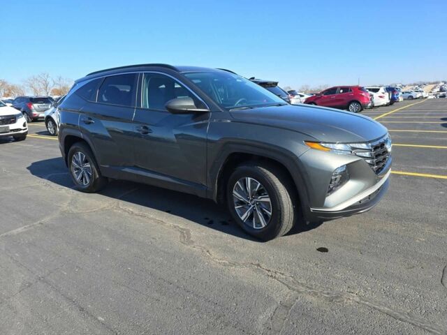 Серый Хендай Туксон, объемом двигателя 0 л и пробегом 33 тыс. км за 12000 $, фото 2 на Automoto.ua