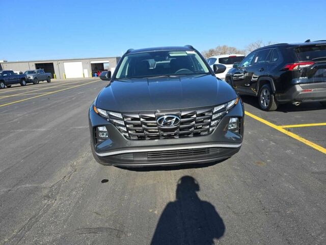 Серый Хендай Туксон, объемом двигателя 0 л и пробегом 33 тыс. км за 12000 $, фото 1 на Automoto.ua