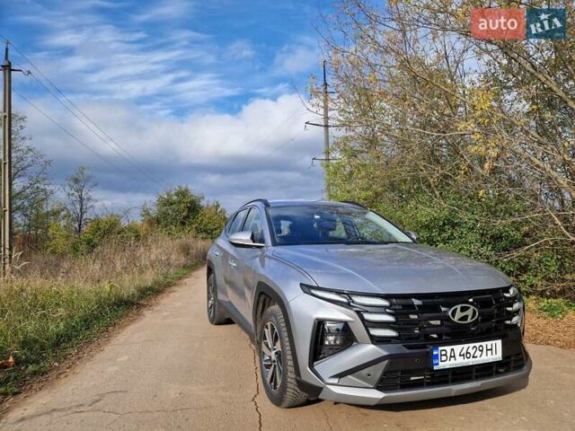 Серый Хендай Туксон, объемом двигателя 2 л и пробегом 10 тыс. км за 30800 $, фото 4 на Automoto.ua