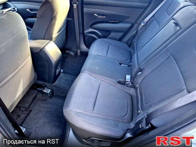 Сірий Хендай Туксон, об'ємом двигуна 2 л та пробігом 9 тис. км за 31500 $, фото 3 на Automoto.ua