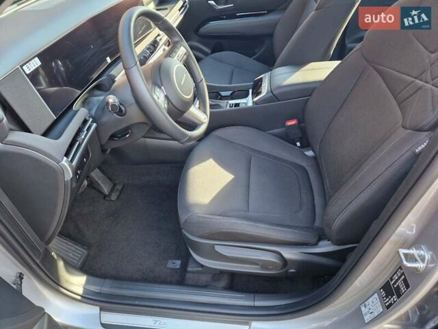 Серый Хендай Туксон, объемом двигателя 2 л и пробегом 10 тыс. км за 30800 $, фото 9 на Automoto.ua