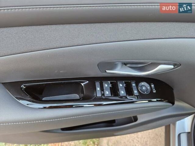 Серый Хендай Туксон, объемом двигателя 2 л и пробегом 10 тыс. км за 30800 $, фото 11 на Automoto.ua