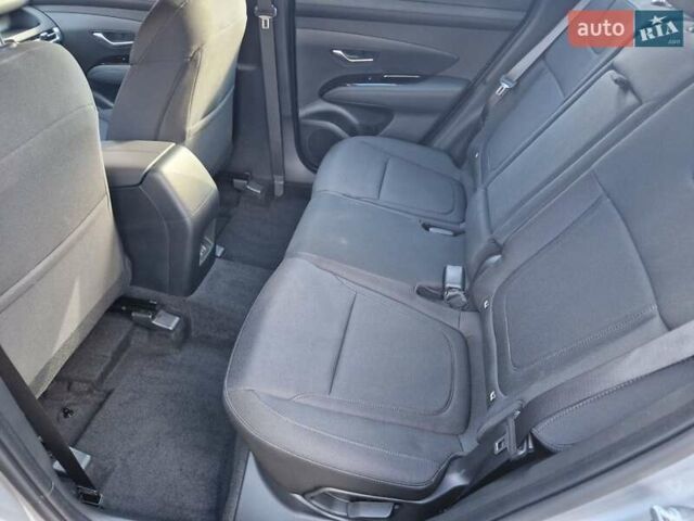 Серый Хендай Туксон, объемом двигателя 2 л и пробегом 10 тыс. км за 30800 $, фото 14 на Automoto.ua