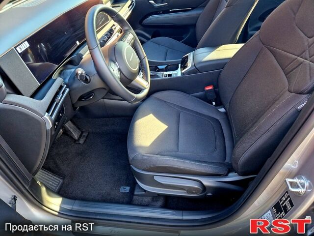 Сірий Хендай Туксон, об'ємом двигуна 2 л та пробігом 9 тис. км за 31500 $, фото 1 на Automoto.ua