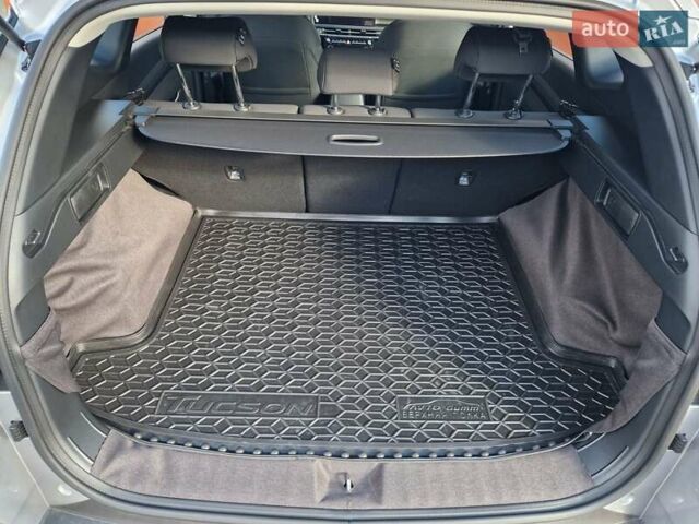 Серый Хендай Туксон, объемом двигателя 2 л и пробегом 10 тыс. км за 30800 $, фото 16 на Automoto.ua