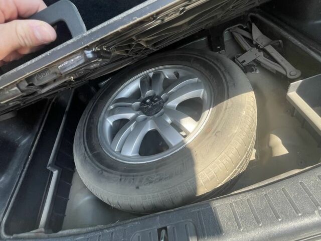 Серый Хендай Туксон, объемом двигателя 2 л и пробегом 250 тыс. км за 5800 $, фото 10 на Automoto.ua