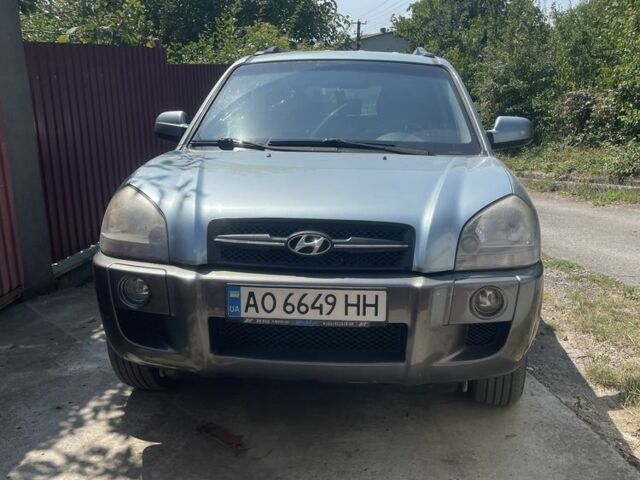 Серый Хендай Туксон, объемом двигателя 2 л и пробегом 250 тыс. км за 5800 $, фото 2 на Automoto.ua