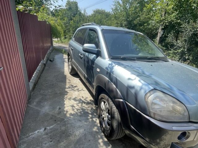 Серый Хендай Туксон, объемом двигателя 2 л и пробегом 250 тыс. км за 5800 $, фото 3 на Automoto.ua