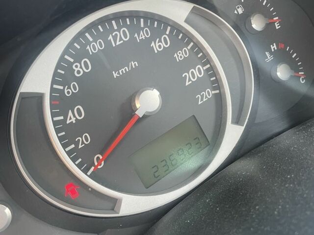 Серый Хендай Туксон, объемом двигателя 2 л и пробегом 250 тыс. км за 5800 $, фото 6 на Automoto.ua