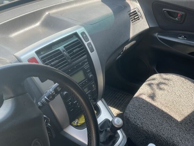 Серый Хендай Туксон, объемом двигателя 2 л и пробегом 250 тыс. км за 5800 $, фото 7 на Automoto.ua