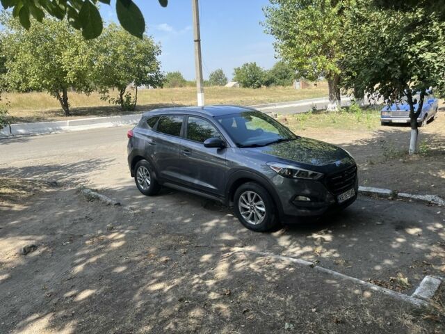 Серый Хендай Туксон, объемом двигателя 2 л и пробегом 86 тыс. км за 15600 $, фото 4 на Automoto.ua