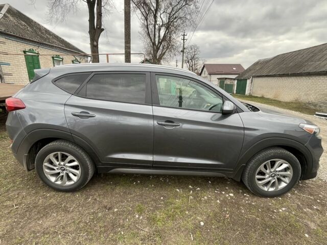 Серый Хендай Туксон, объемом двигателя 2 л и пробегом 86 тыс. км за 15600 $, фото 5 на Automoto.ua