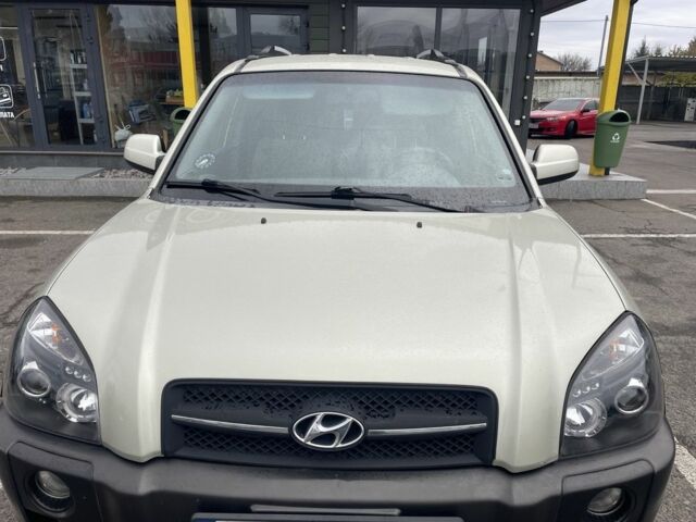 Хендай Туксон 2005 у Черкасах на Automoto.ua Синій Хендай Туксон, об'ємом двигуна 2 л та пробігом 271 тис. км за 4700 $, фото 1 на Automoto.ua