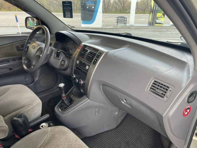 Синий Хендай Туксон, объемом двигателя 2 л и пробегом 271 тыс. км за 4200 $, фото 23 на Automoto.ua