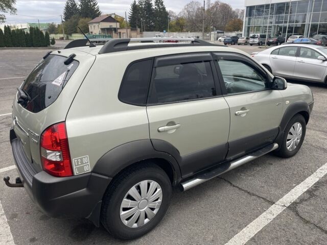 Хендай Туксон 2005 у Черкасах на Automoto.ua Синій Хендай Туксон, об'ємом двигуна 2 л та пробігом 271 тис. км за 4700 $, фото 3 на Automoto.ua