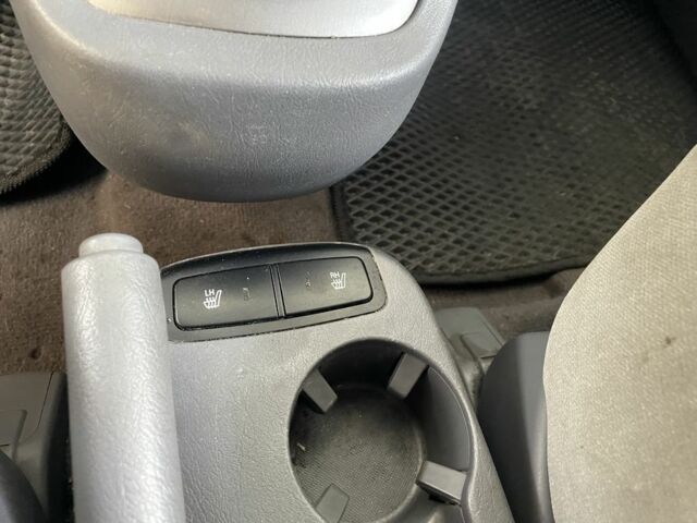 Хендай Туксон 2005 у Черкасах на Automoto.ua Синій Хендай Туксон, об'ємом двигуна 2 л та пробігом 271 тис. км за 4700 $, фото 12 на Automoto.ua