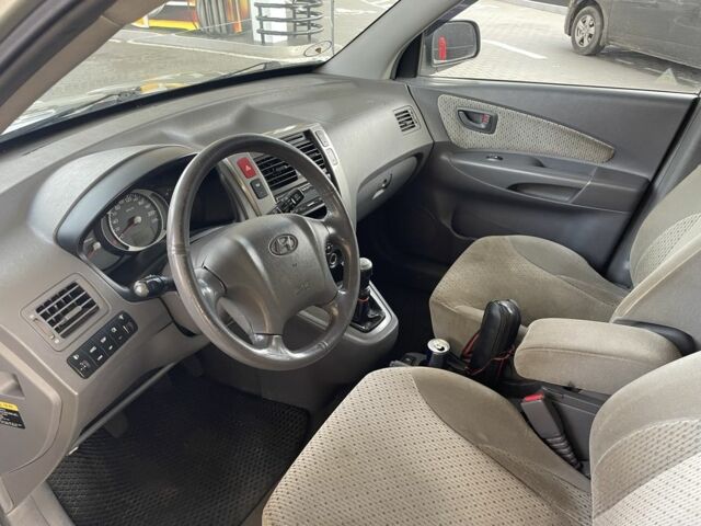 Хендай Туксон 2005 у Черкасах на Automoto.ua Синій Хендай Туксон, об'ємом двигуна 2 л та пробігом 271 тис. км за 4700 $, фото 13 на Automoto.ua