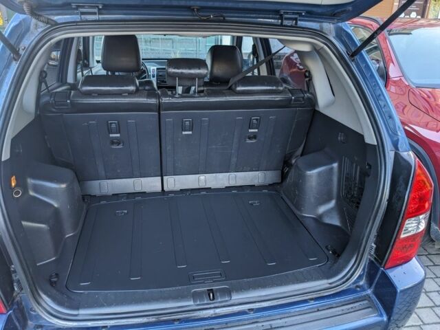 Синий Хендай Туксон, объемом двигателя 2 л и пробегом 195 тыс. км за 7300 $, фото 6 на Automoto.ua