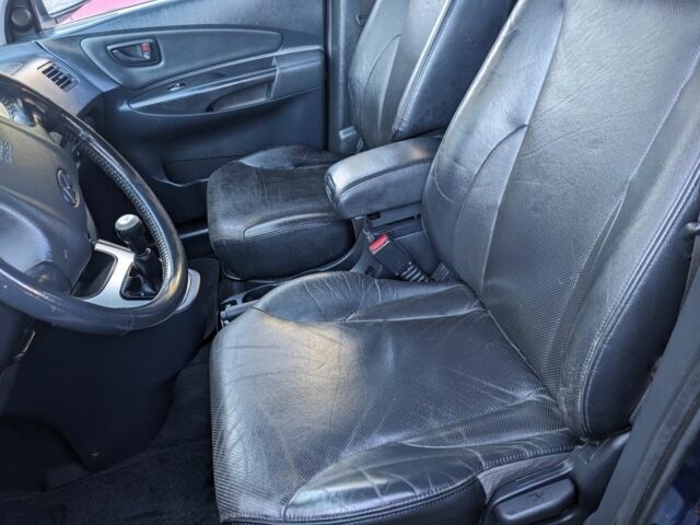 Синий Хендай Туксон, объемом двигателя 2 л и пробегом 195 тыс. км за 7300 $, фото 5 на Automoto.ua