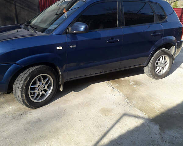 Синий Хендай Туксон, объемом двигателя 2 л и пробегом 223 тыс. км за 7700 $, фото 1 на Automoto.ua