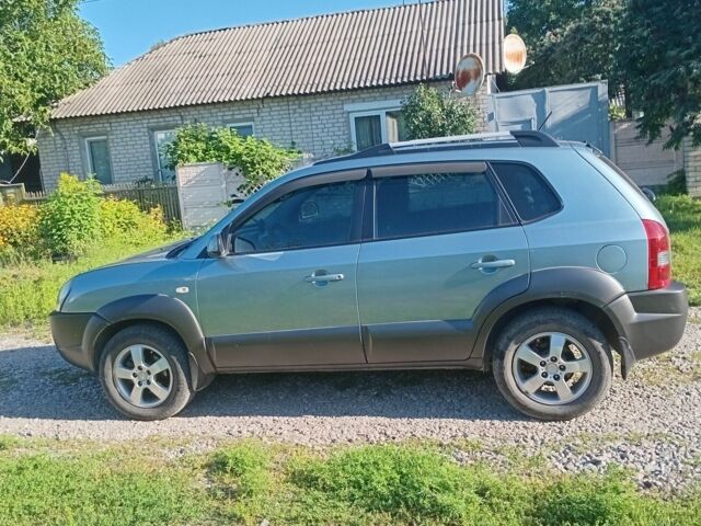 Синий Хендай Туксон, объемом двигателя 2 л и пробегом 266 тыс. км за 7000 $, фото 1 на Automoto.ua