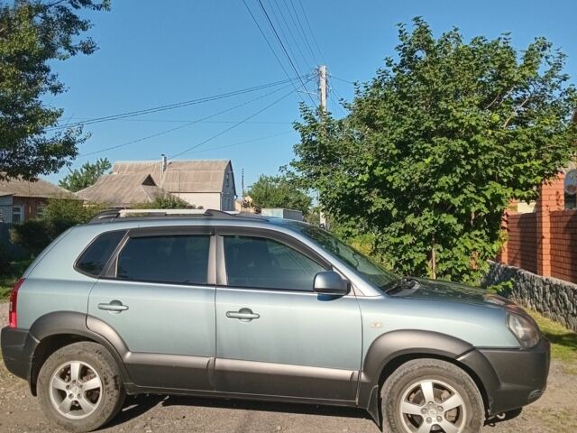 Синий Хендай Туксон, объемом двигателя 2 л и пробегом 266 тыс. км за 7000 $, фото 3 на Automoto.ua