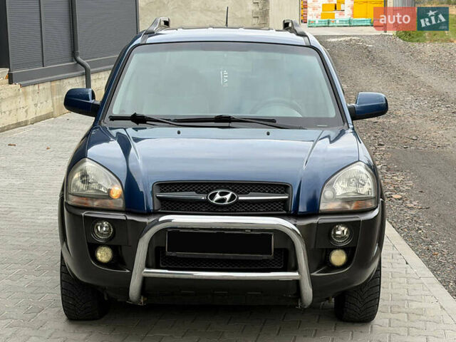 Синий Хендай Туксон, объемом двигателя 2.66 л и пробегом 320 тыс. км за 6300 $, фото 2 на Automoto.ua