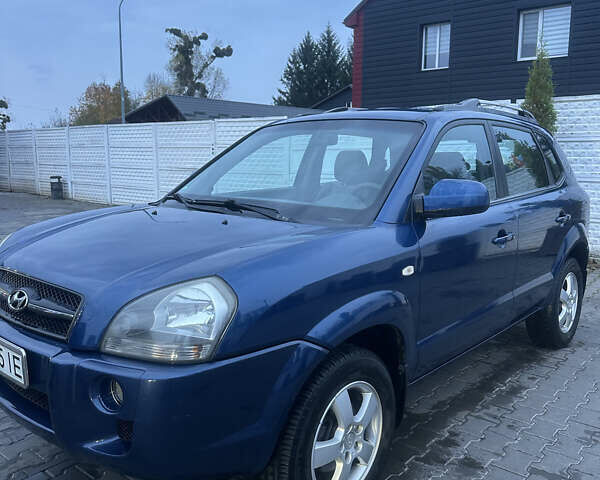 Синий Хендай Туксон, объемом двигателя 1.98 л и пробегом 218 тыс. км за 7300 $, фото 2 на Automoto.ua