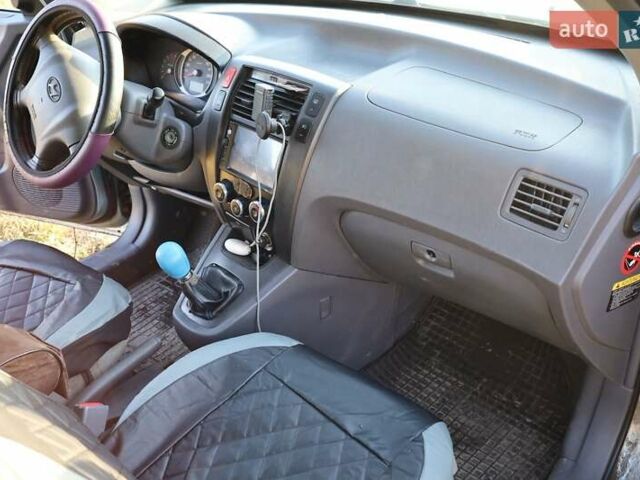 Синий Хендай Туксон, объемом двигателя 1.98 л и пробегом 280 тыс. км за 4800 $, фото 15 на Automoto.ua