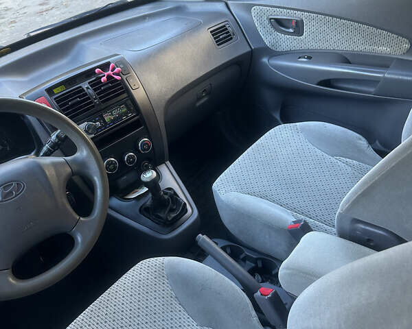 Синий Хендай Туксон, объемом двигателя 1.98 л и пробегом 218 тыс. км за 7300 $, фото 8 на Automoto.ua