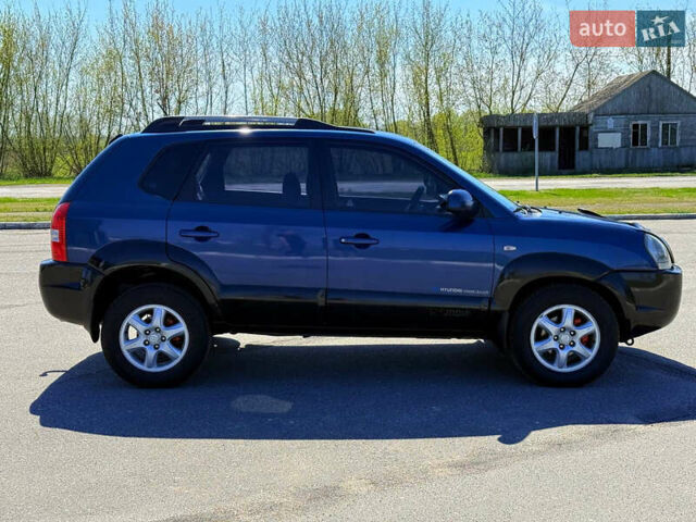 Синий Хендай Туксон, объемом двигателя 2 л и пробегом 320 тыс. км за 6300 $, фото 2 на Automoto.ua
