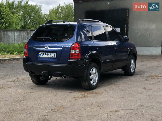 Синий Хендай Туксон, объемом двигателя 1.99 л и пробегом 315 тыс. км за 6700 $, фото 4 на Automoto.ua