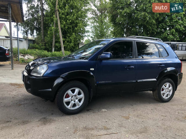 Синий Хендай Туксон, объемом двигателя 1.99 л и пробегом 315 тыс. км за 6700 $, фото 3 на Automoto.ua