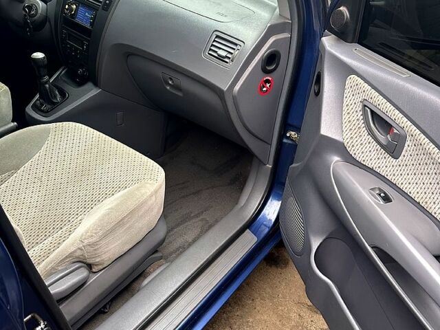 Синий Хендай Туксон, объемом двигателя 2 л и пробегом 224 тыс. км за 8300 $, фото 7 на Automoto.ua