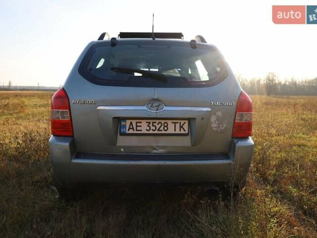 Синий Хендай Туксон, объемом двигателя 1.98 л и пробегом 280 тыс. км за 4800 $, фото 5 на Automoto.ua