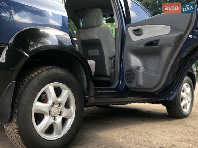 Синій Хендай Туксон, об'ємом двигуна 1.99 л та пробігом 315 тис. км за 6700 $, фото 17 на Automoto.ua