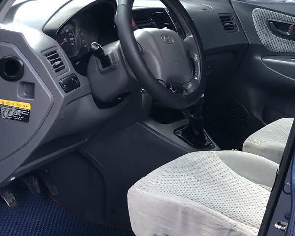 Синий Хендай Туксон, объемом двигателя 1.99 л и пробегом 315 тыс. км за 6700 $, фото 7 на Automoto.ua