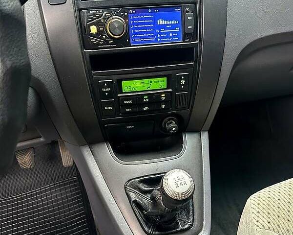 Синий Хендай Туксон, объемом двигателя 2 л и пробегом 224 тыс. км за 8300 $, фото 2 на Automoto.ua