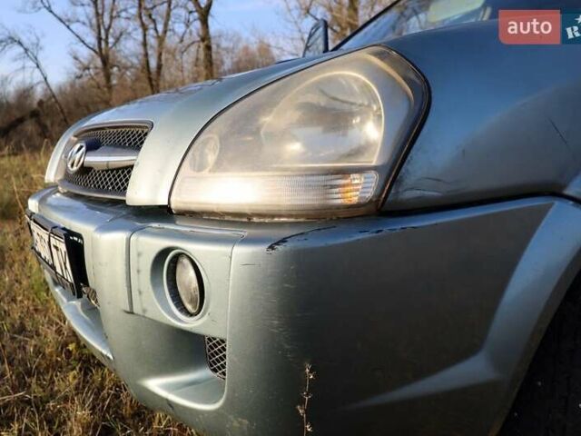 Синий Хендай Туксон, объемом двигателя 1.98 л и пробегом 280 тыс. км за 4800 $, фото 12 на Automoto.ua